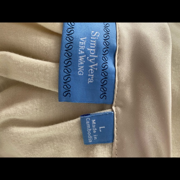 SIMPLY VERA VERA WANG SLEEVELESS TOP. SIZE L. GATHERED IN SIDES. EASY TO WASH. - Picture 4 of 6